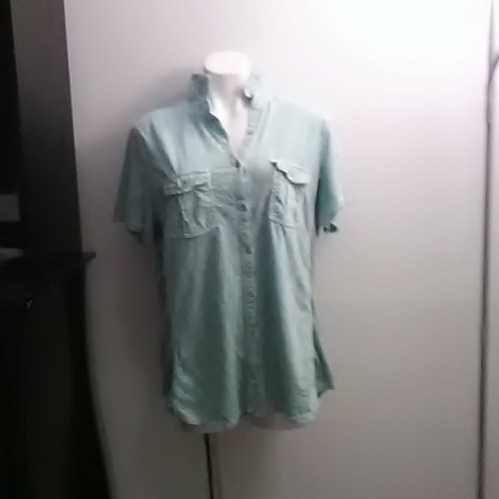 Blue / teal short sleeve top with button down